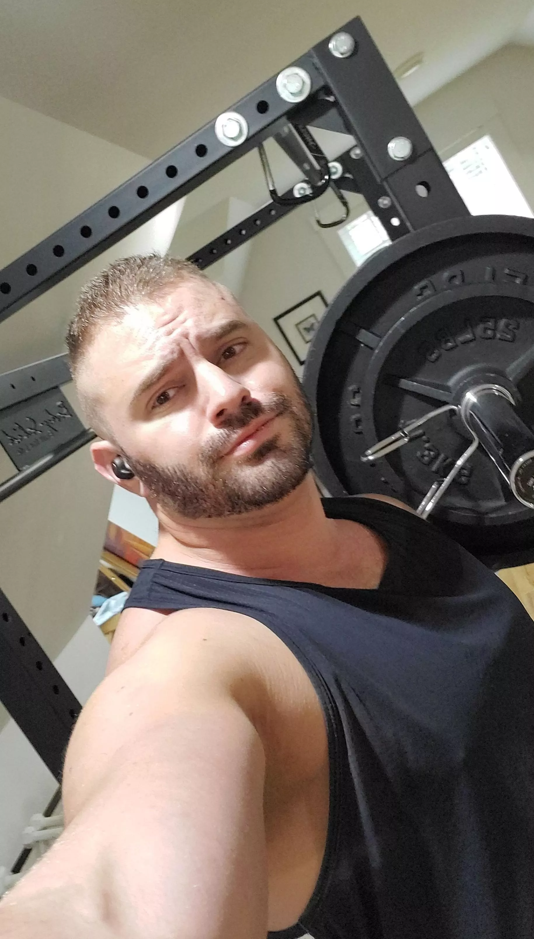 Starting the day right with some morning squats 🏋️‍♂️ posted by CouchieWouchie