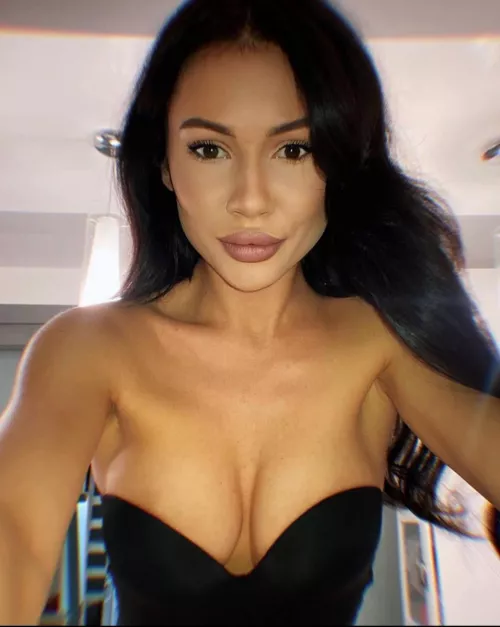 Stay in love by Weak-Echo-1243