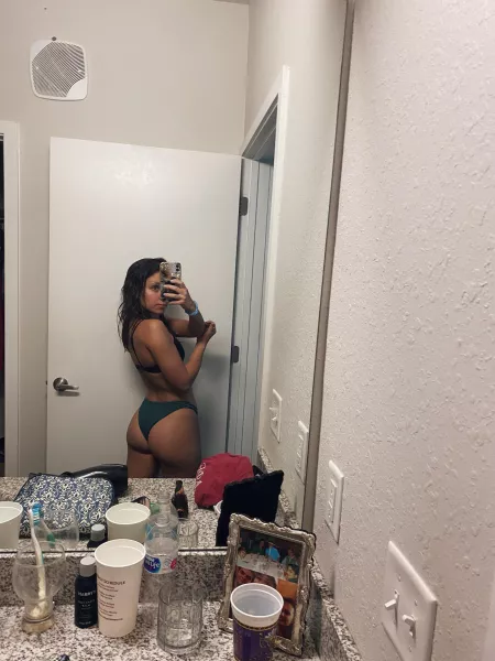 [STBA] Just went swimming , i'm dripping all over ;) by catgirl10101