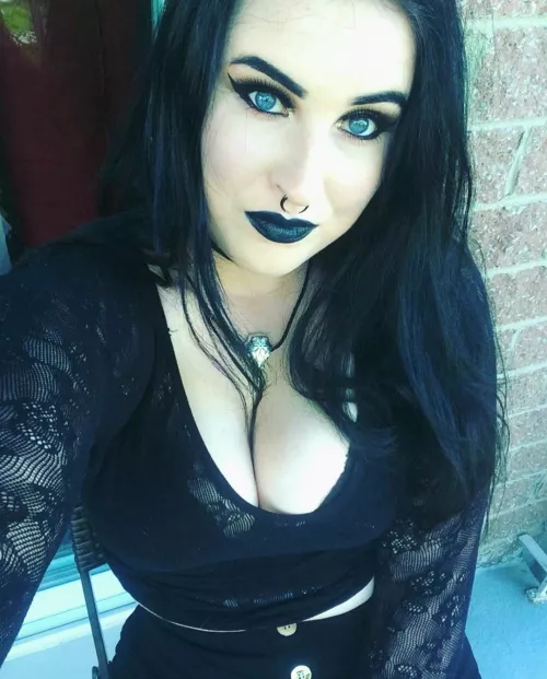Stellar big tiddy goth gf by SaggyLover94