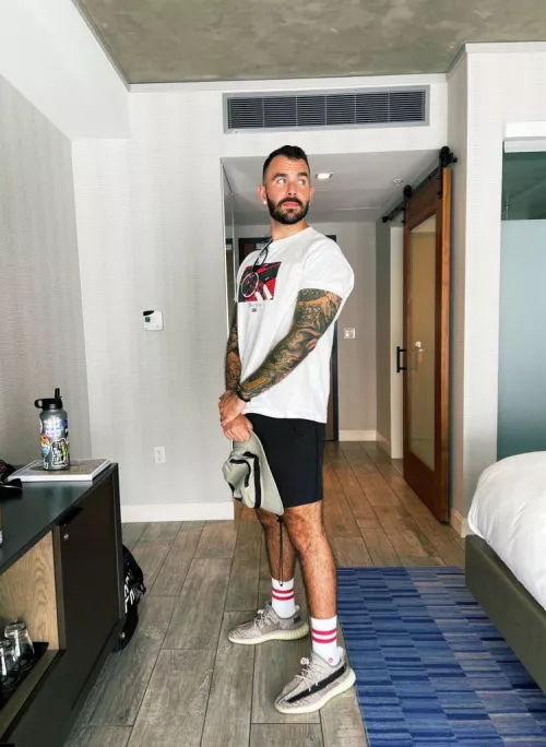 Still feeling shy but you guys give me a lot of confidence 😜 by rogueofhearts