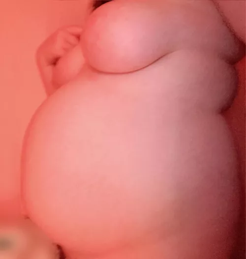 still hiding my pregnancy from my parents… 👋🏻 by wafflesluver2001