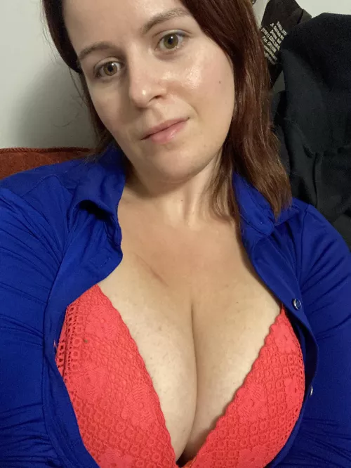 Still holding up after a long day at work. by Ctiiu