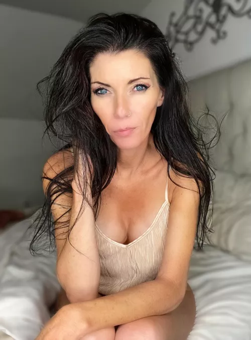 Still in bed 😉 42 female by Hotgrandma11