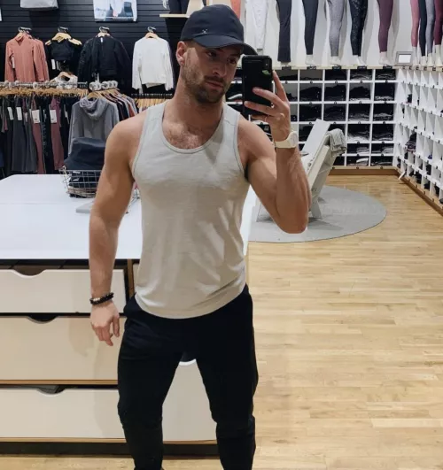 Still looking for a nice couple which I could help! If u r interested message me by thedonslife96