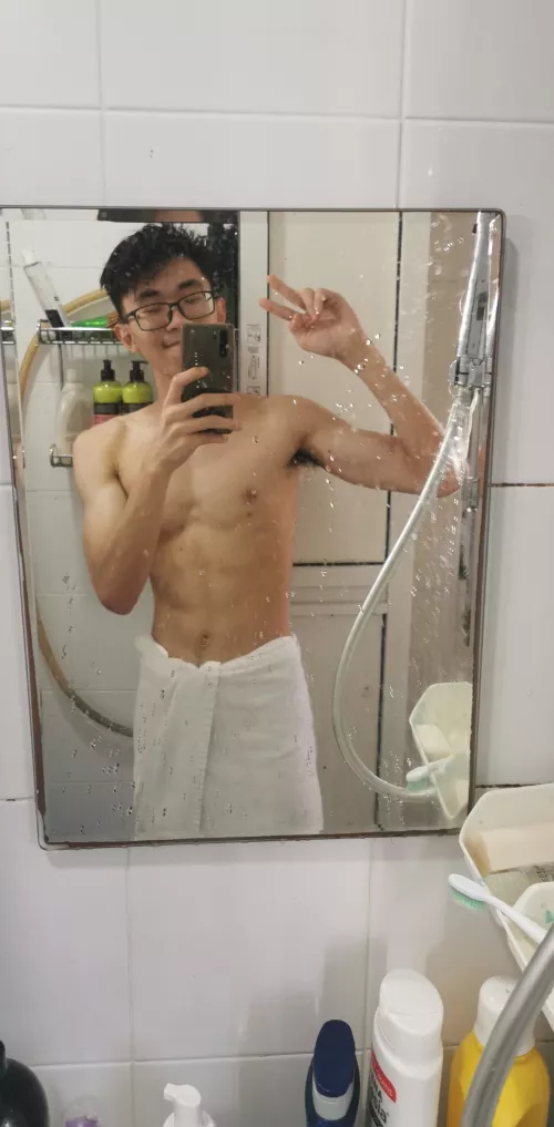 still working on overcoming my social anxiety abt the gym but bodyweight stuff seems to be working alright :) by bannedhammers