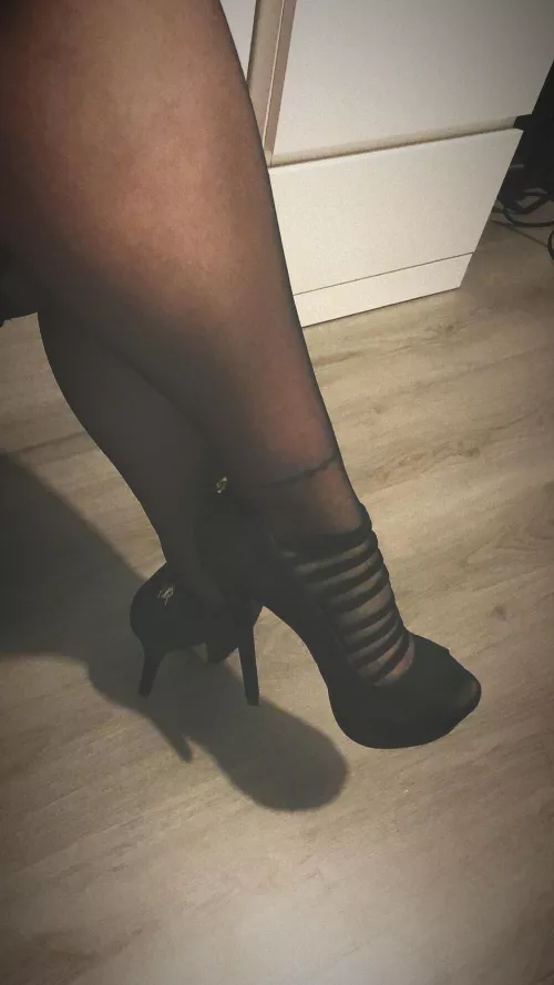 Stockings & heels 😉 by Scotsgirlx1x