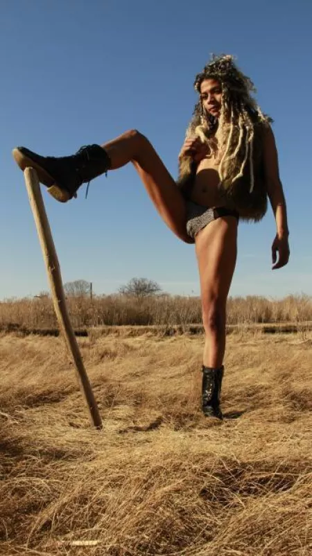 Stomp pose by feliciathunnder