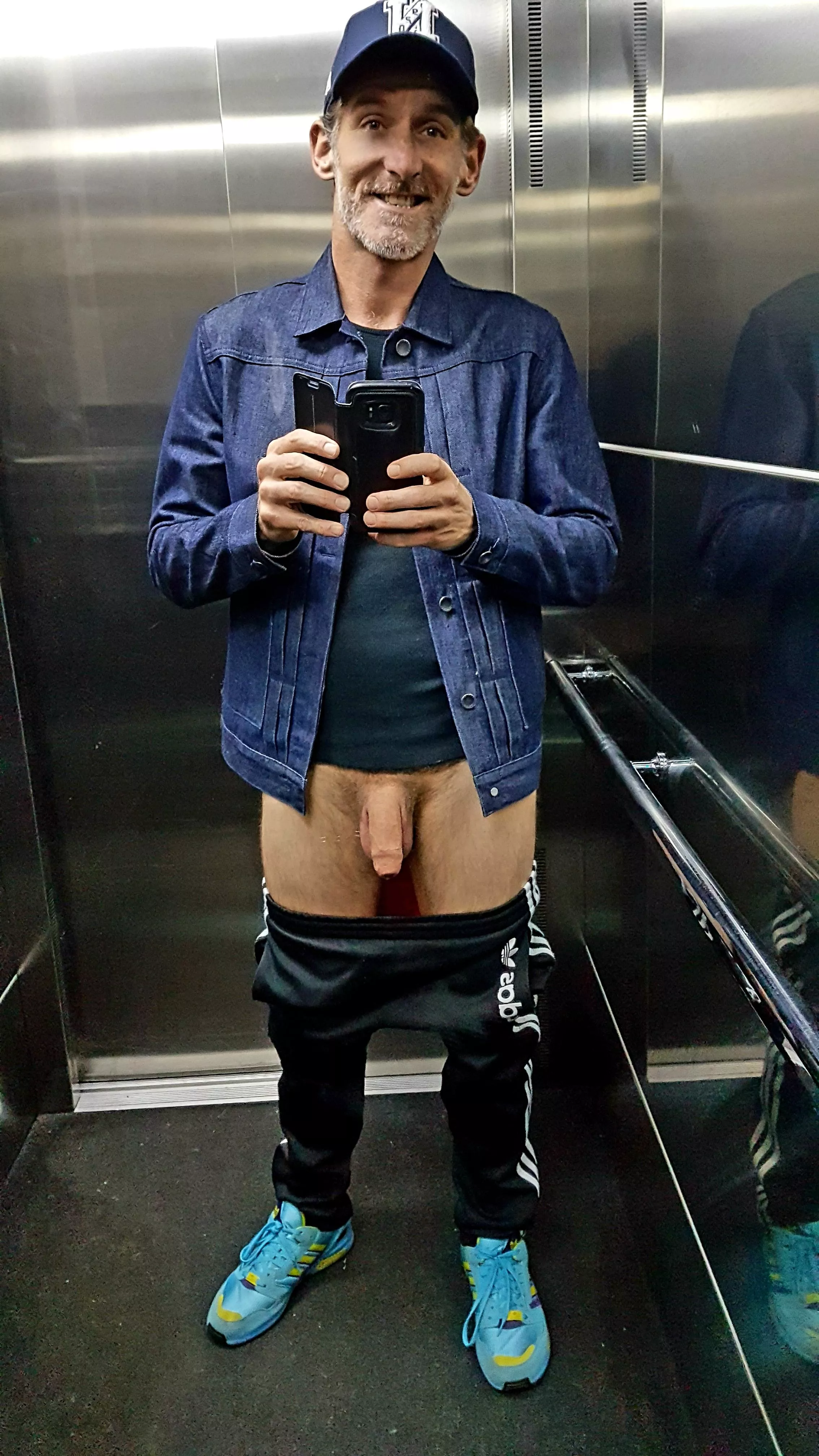 Stoned lift selfie 🤳😜 posted by Bare_hard_raw