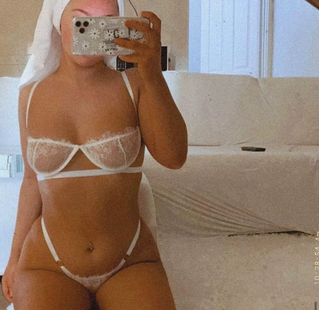 Stop ignoring me daddy 👅 posted by jaimeelxx