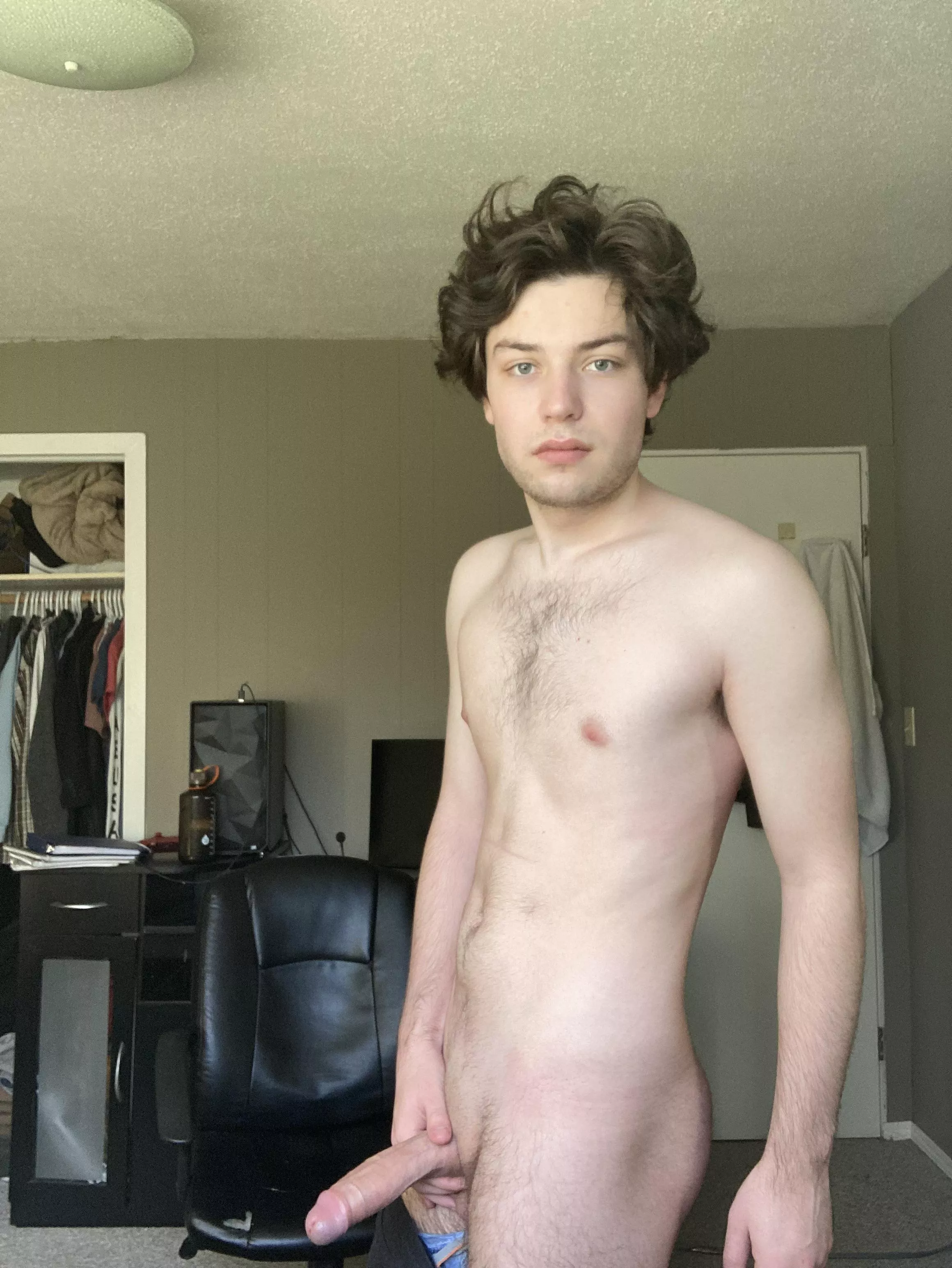 Stop scrolling 🛑 ✋ posted by MistersThrowaway