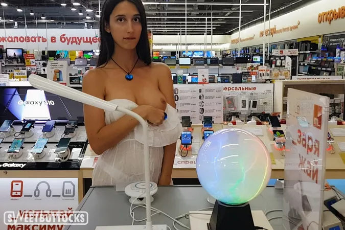 Store flash. by sweetbuttockss