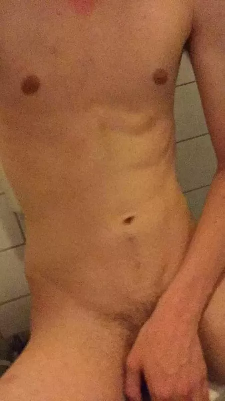 Straight but dreaming of sucking a beautiful cock and swallow some hot cum 🤷🏻‍♂️😛 by Common_Squirrel398