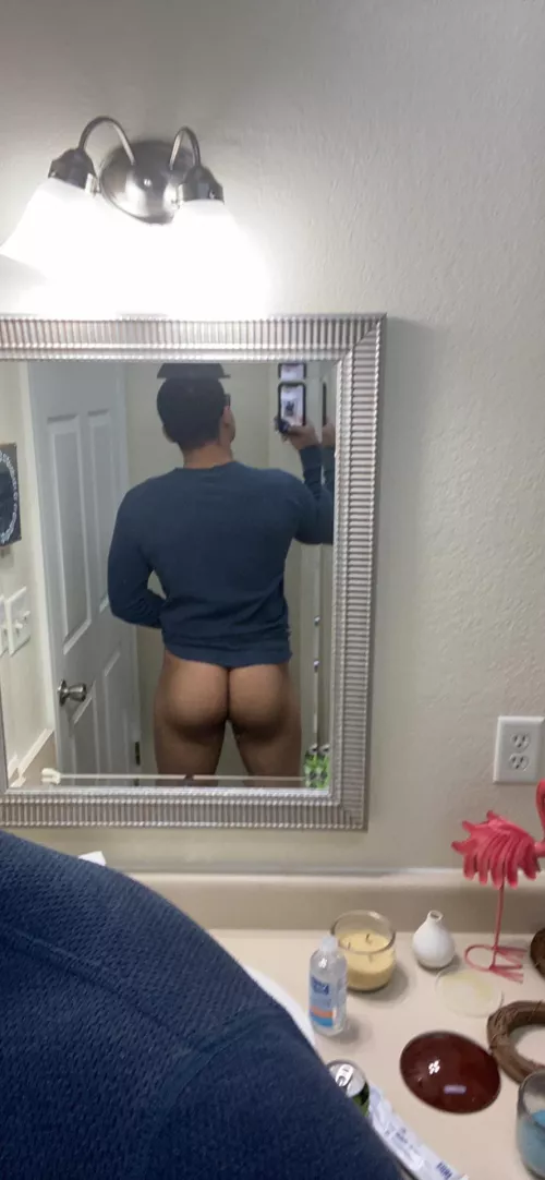 Straight dude looking for some confirmation lol hope the holidays are well for you all! by Chocolate_Thunder49