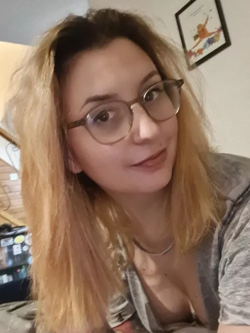 Straightened my hair by PeeachyQueen