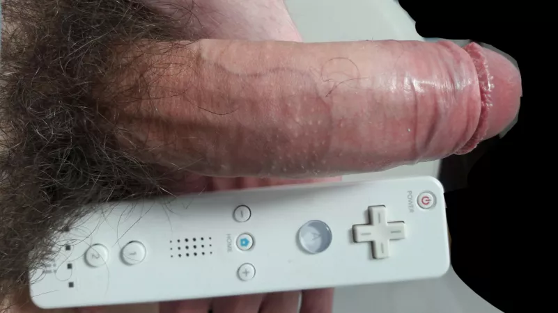 Straightmer here, but don't mind other dudes looking at my Wiimote :D by TabletonFruna