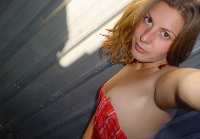 Strapless Selfie by ech3cho