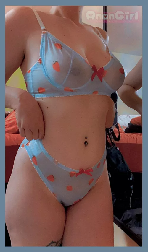 Strawberry cream pie anyone? 🍓 by That_anon_girl