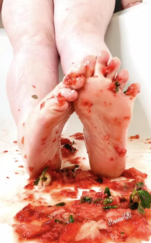 Strawberry Jam Toes😛 it just feels so good… size 9. by Hannaanna420