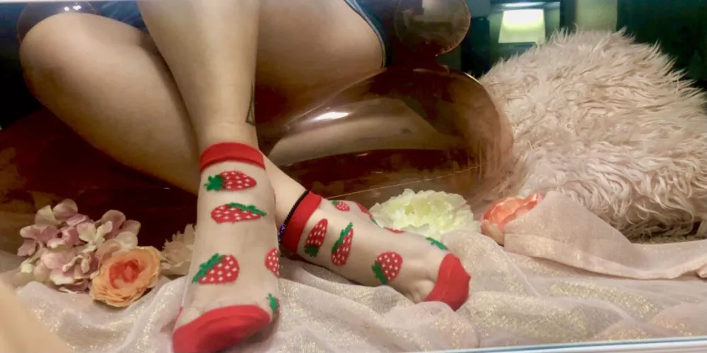 🍓Strawberry mesh socks! What do you think? 🥰 by YourFootDeity