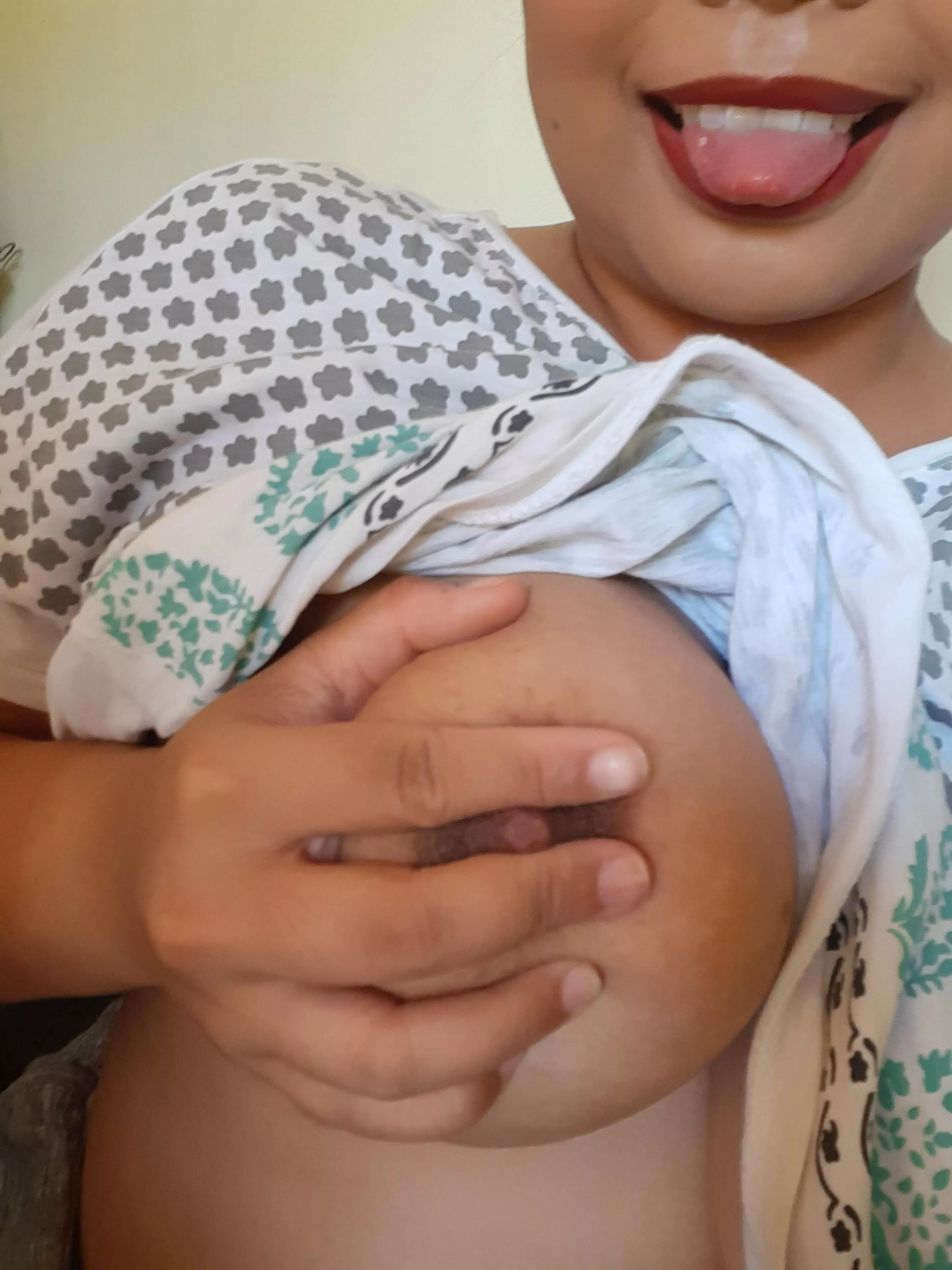 Stressed? Try my stressballs! It's (F)ree and you can use it however you want😗😗 posted by Lost_Trash_5131