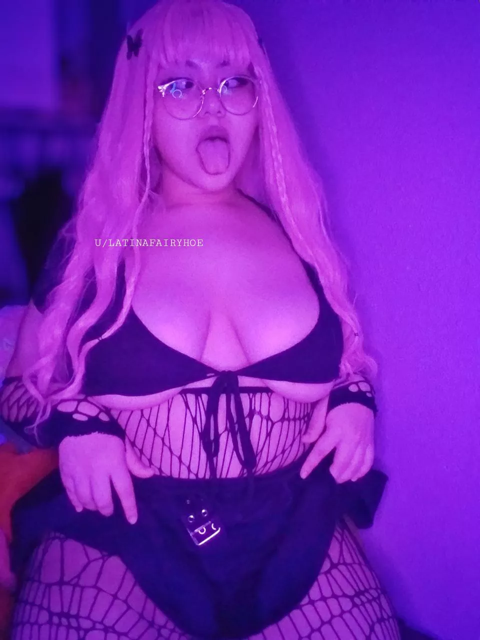 Stretch my throat out?♡ posted by latinafairyhoe