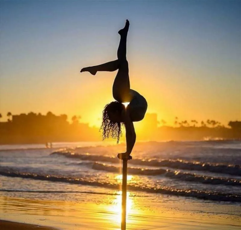 Stretched silhouette posted by Ti-Pim