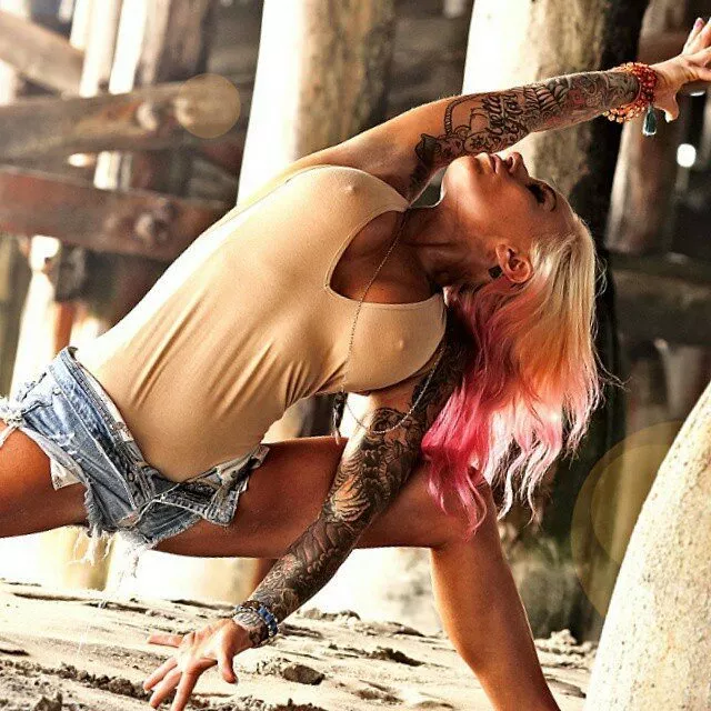 Stretching in leotard posted by 23snappy