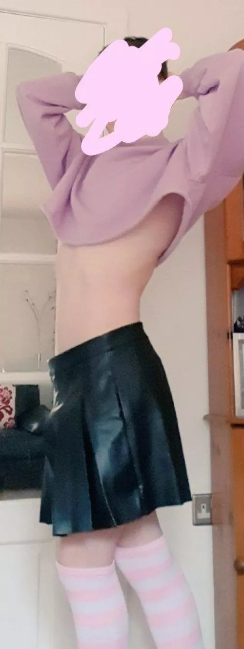 Stretching or something idk by PoppyChan_