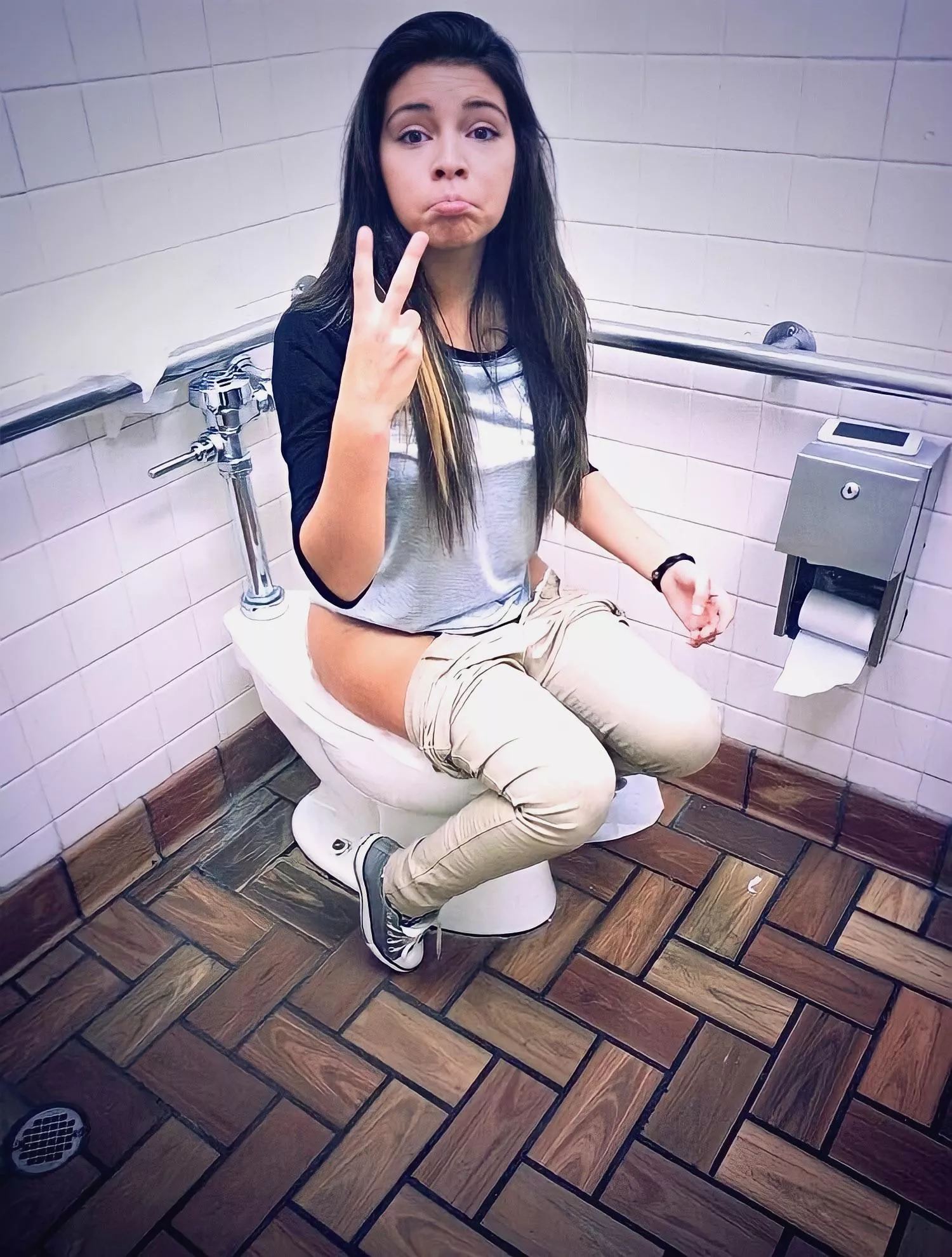 striking a pose ✌🏻 posted by HoverPee