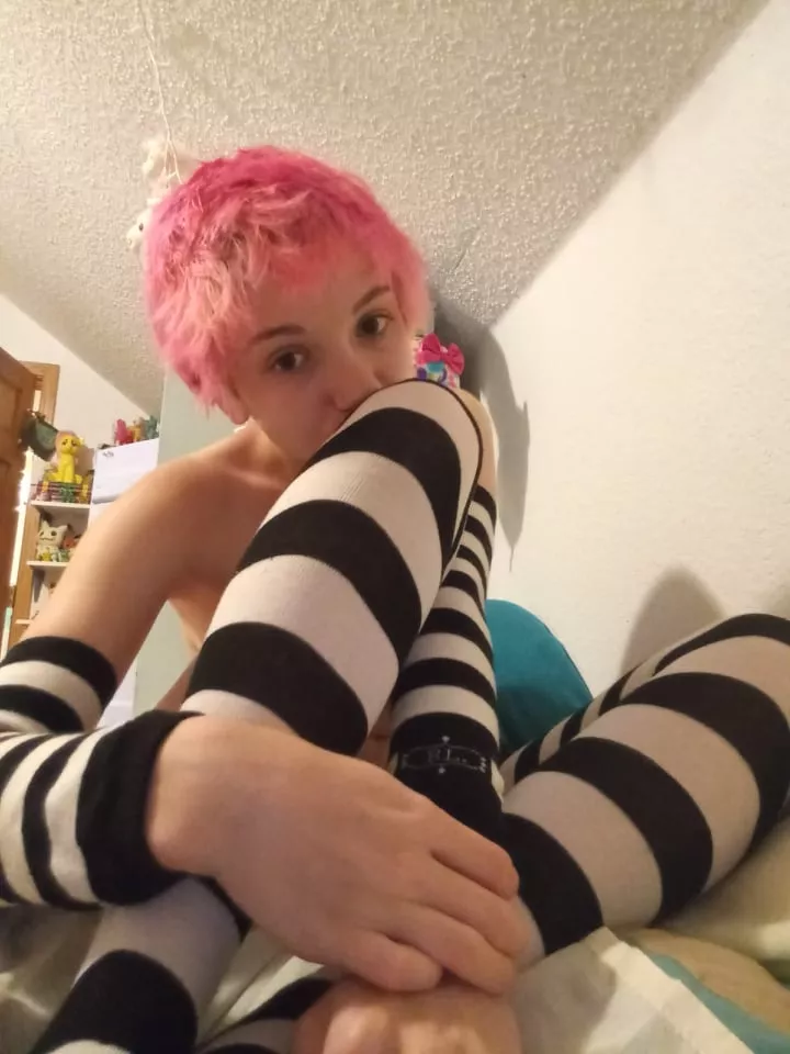 Stripy socks and arm warmers! posted by tinybabymate