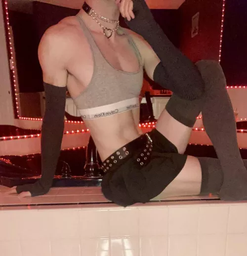 Strong boys can be fem too, right? by distraway