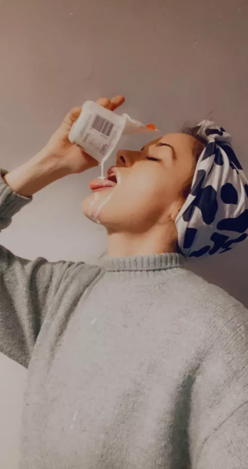 Stuffing the cream back into the cow 🐄💕 by Frannie-Pants