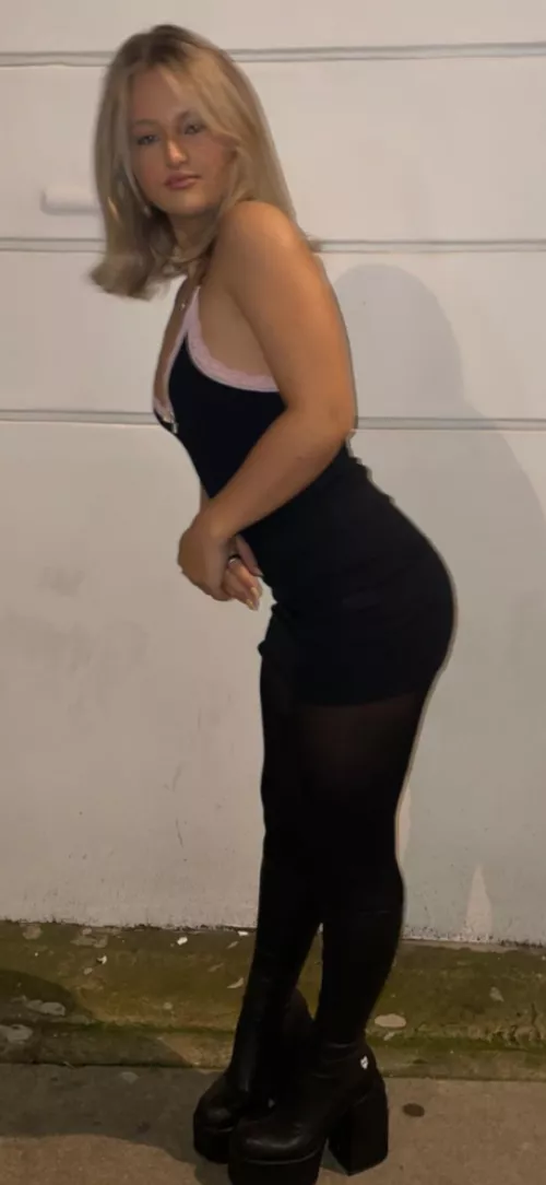 Stunning dasiy by Hopeful_Tourist_8139