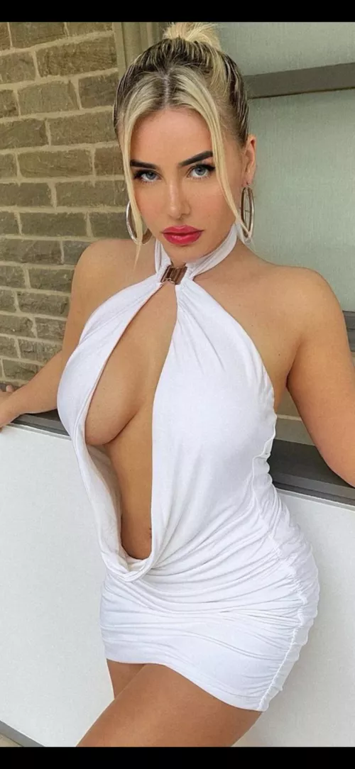 Stunning dress by OwlOk3798