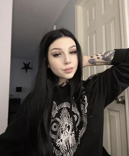 Stunning 😍 by Everydaysadism0