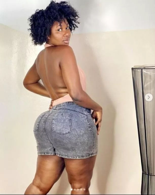 Stupid thick bustin out the jean skirt posted by Wizurd_