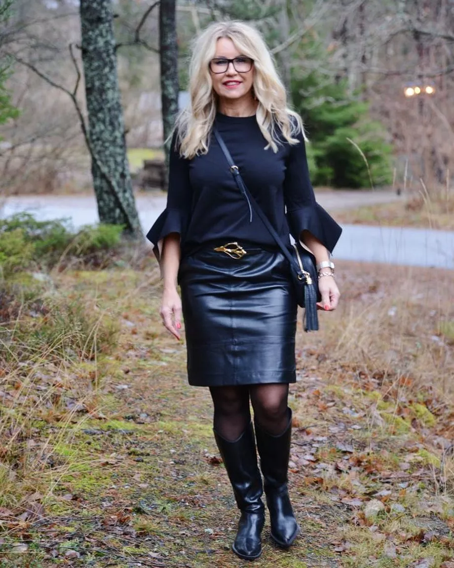 Stylish GILF posted by gooningaccount