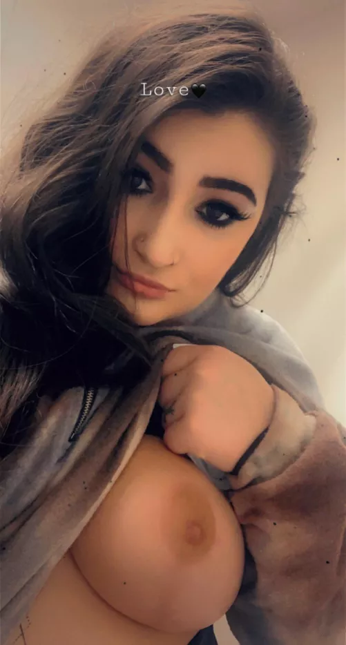 Sub for free rn to see more 🥰 by mimisavvi96