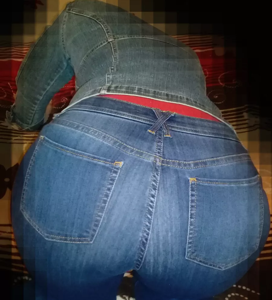 Submissive in Denim posted by uniqueoneguy