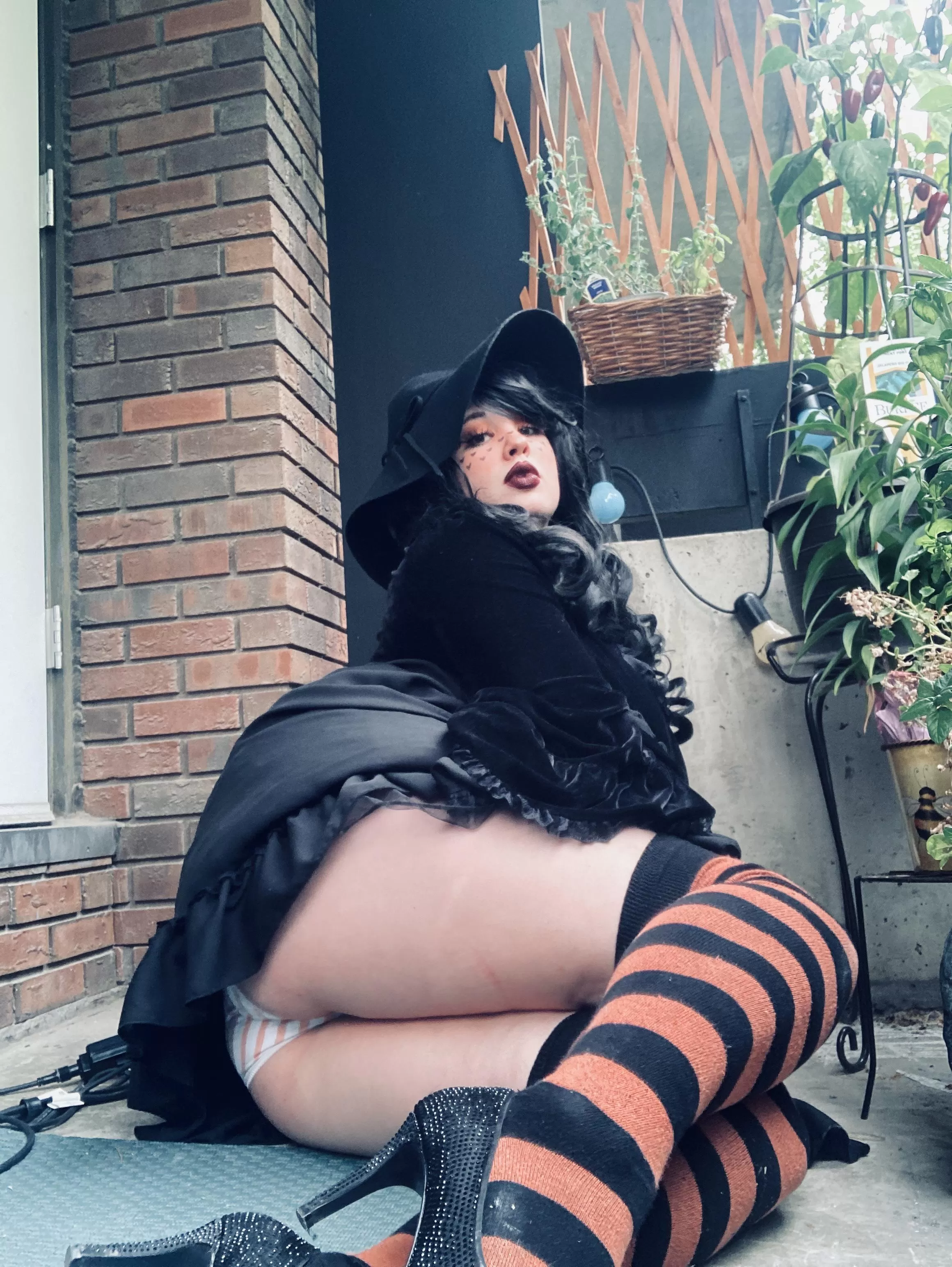 Subtle and sexy (Peony Felicity) posted by peonyfelicity