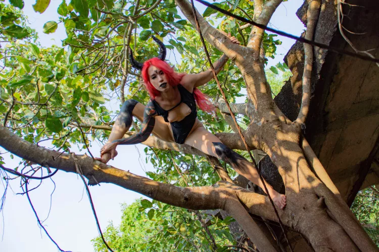 Succubus by Nora Redmain [OC] by yummyneko