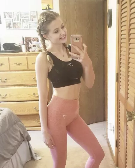 Such a cute yet hot lady. by maynardtompkins