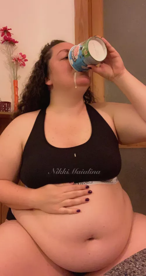 Such a greedy piggy 🥵🐷 by NikkiMaialina