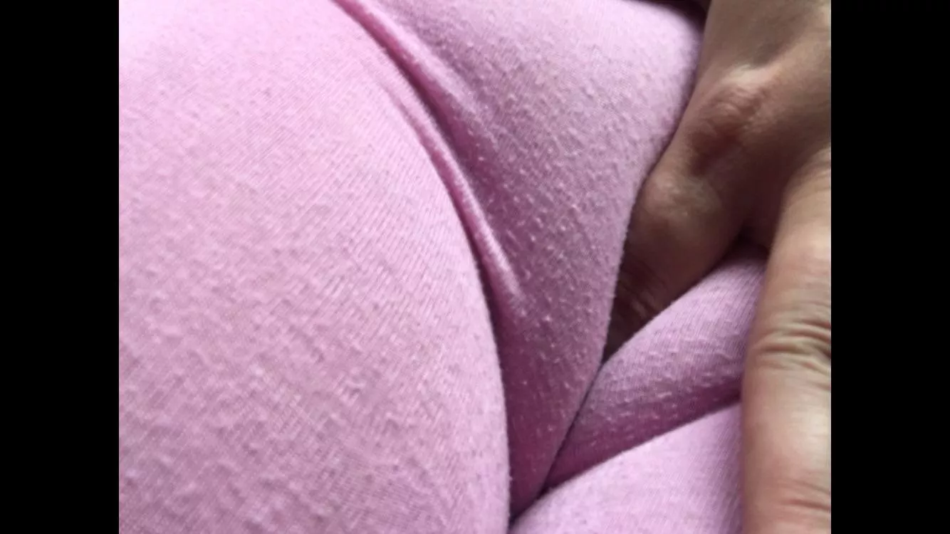 Such a juicy cameltoe, I can make my finger disappear into it 😈❤️ posted by Tinkerbell_in_Pink