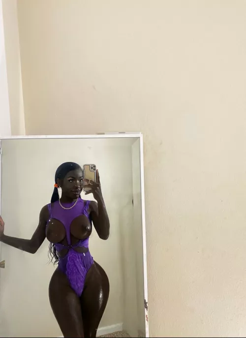 Such contrast by Bazaarthrone