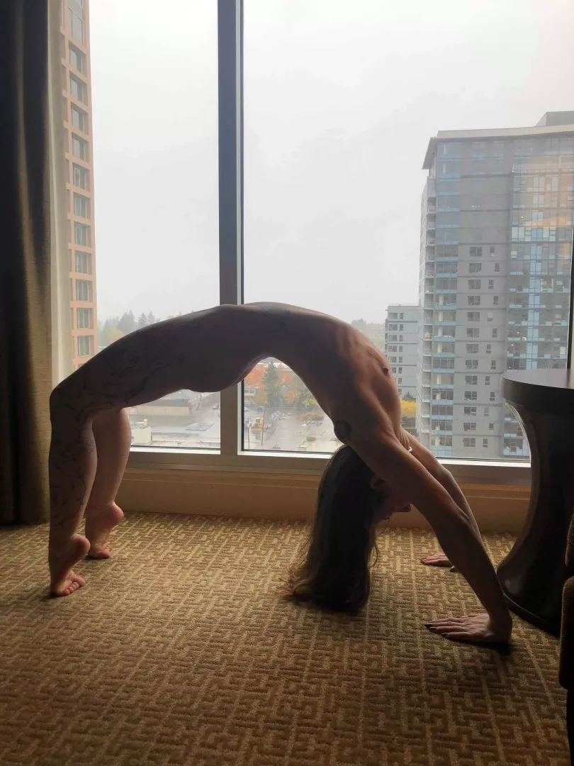 Such tight shoulders. 😅 posted by VexVVitch