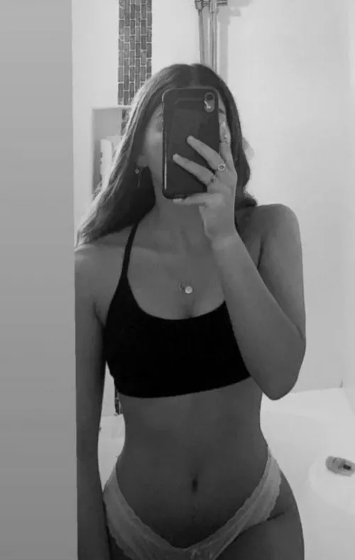 Suche freundin sollte mein alter sein pervers und joa (insta:mia18.07.07)❤️😏 by Dear_Vast866