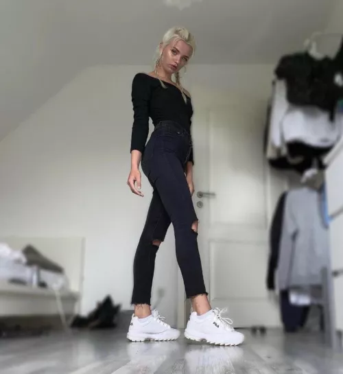 suche leute die mir bei meinem engen jeans und lederfetisch helfen können😏. Auf der Suche nach den heißesten kleinen Schlampen😈 Kik: turboneuker by Fit_Homework3585