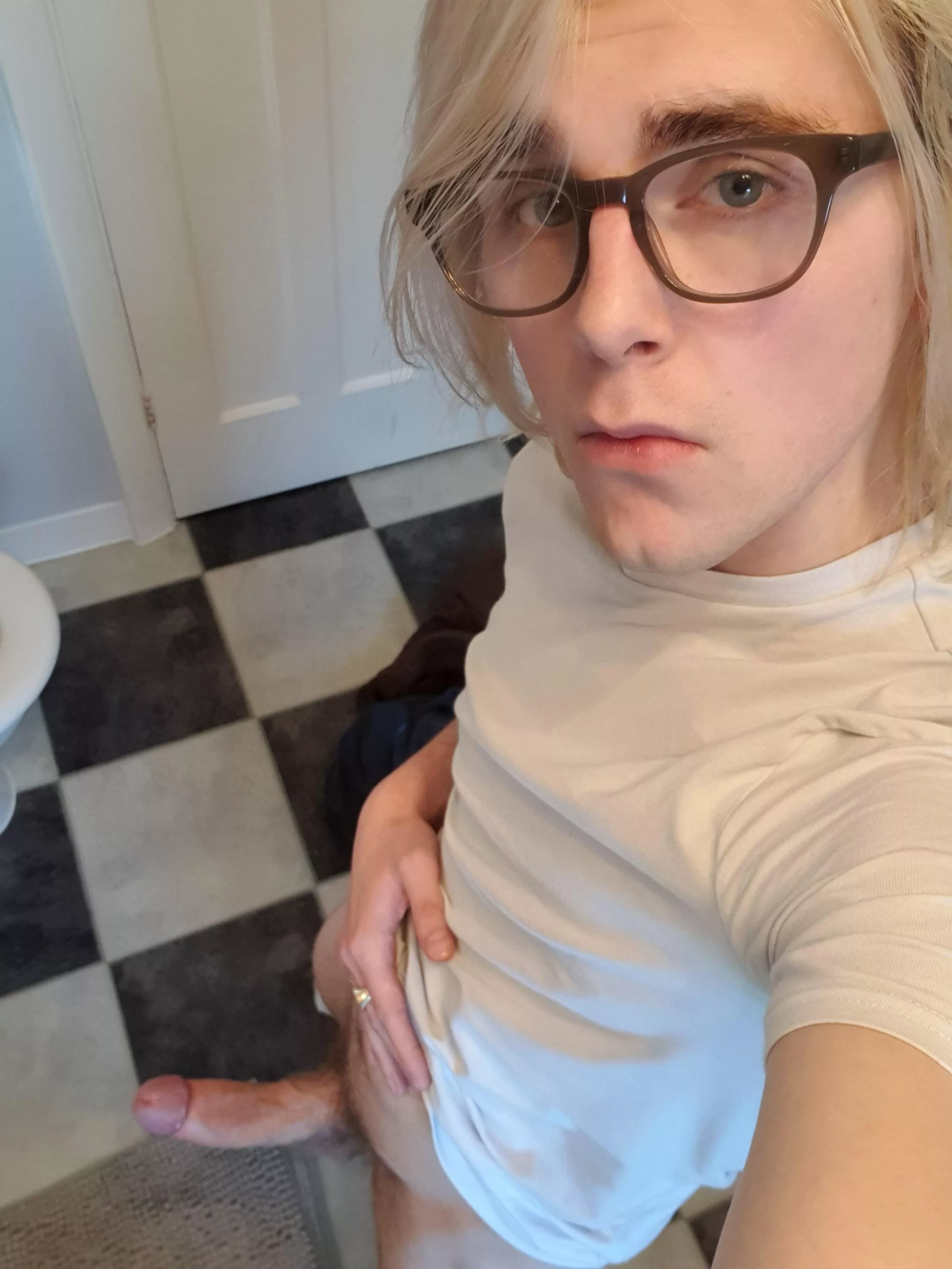 Suck my fat twink cock 😈 posted by adone96